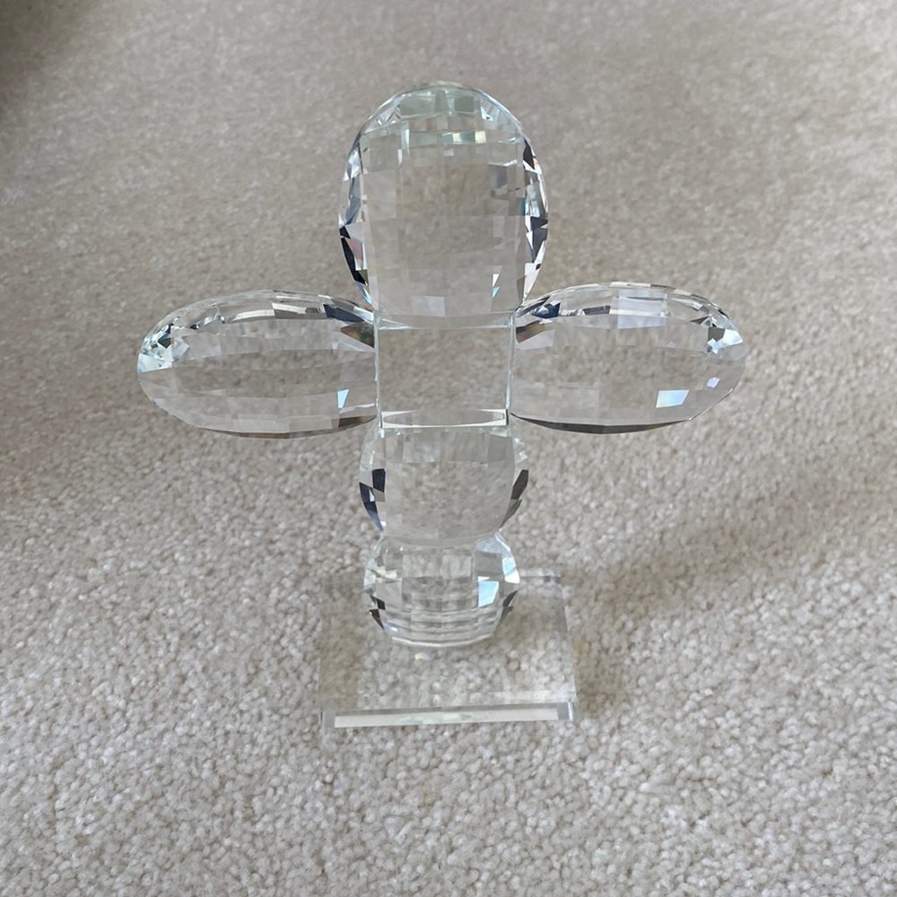 Oleg Cassini 8 in crystal cross.